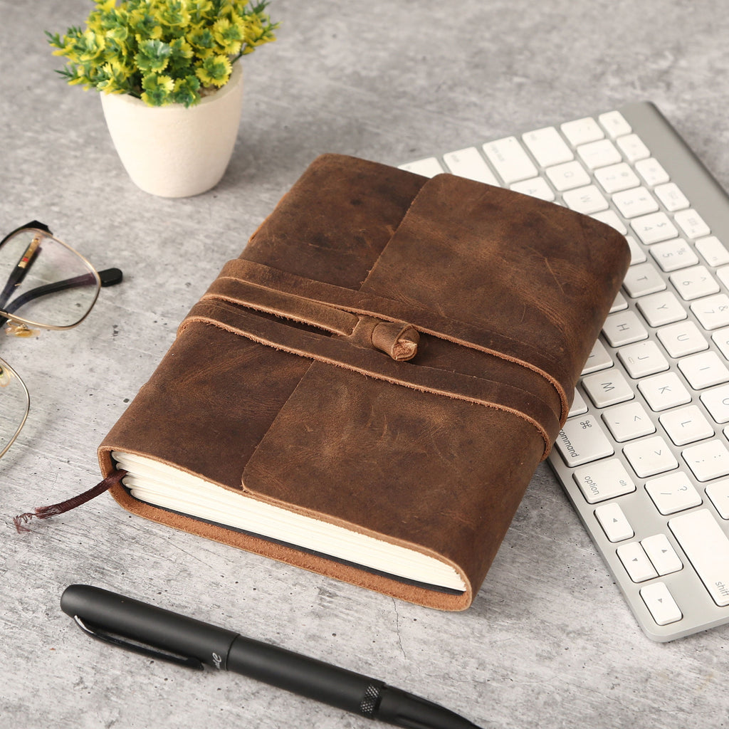 Handmade Full Grain Leather Journal with Lined Paper – 8 × 6″ Writing Notebook & Luxury Pen, Refillable Diary for Men & Women