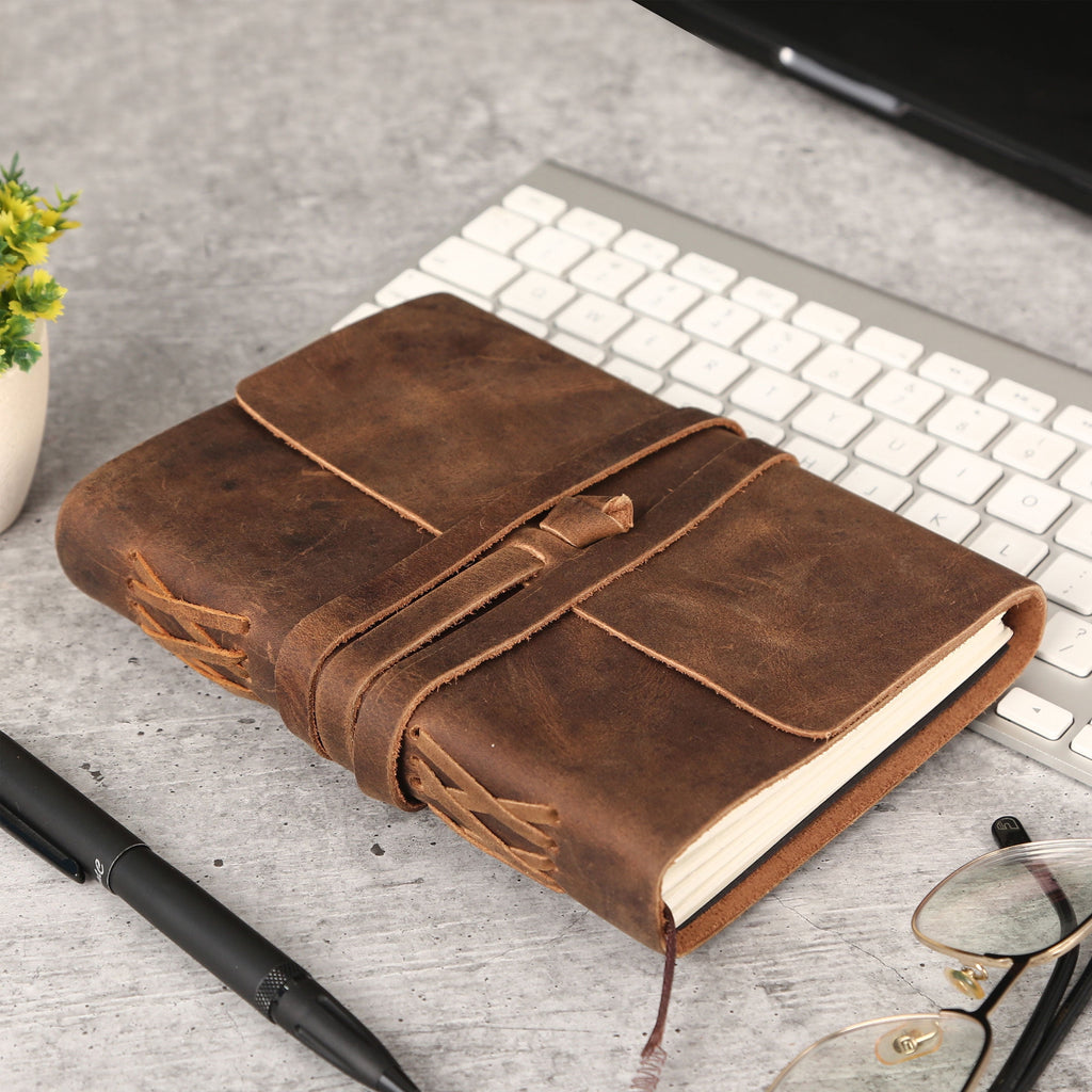 Handmade Full Grain Leather Journal with Lined Paper – 8 × 6″ Writing Notebook & Luxury Pen, Refillable Diary for Men & Women