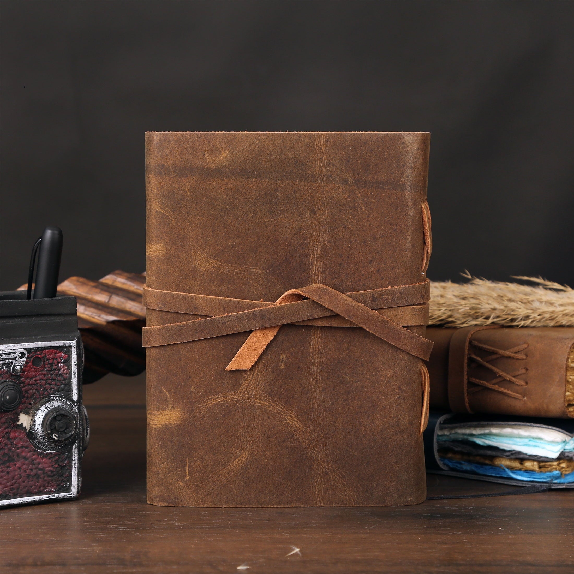Handmade Full Grain Leather Journal with Lined Paper – 8 × 6″ Writing Notebook & Luxury Pen, Refillable Diary for Men & Women